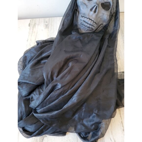 Large hanging skeleton face skull mask Halloween home decor prop - Picture 2 of 8